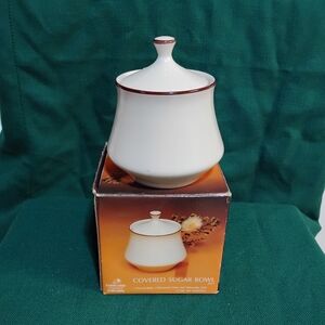 NWOT- Vintage Countryside Stoneware Covered Sugar Bowl